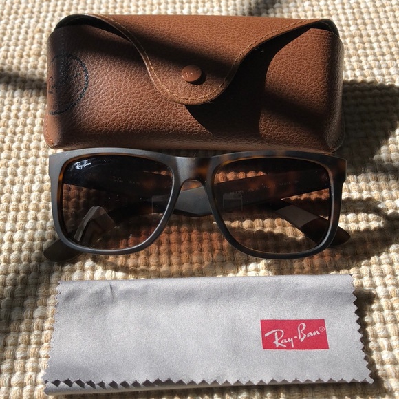 ray ban justin tortoise shell